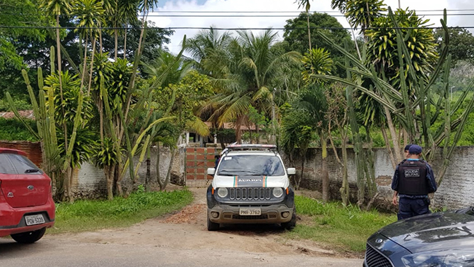   Seis pessoas foram mortas durante um confronto com a Polícia Militar na madrugada desta quinta-feira (24), na localidade de Basílio, em Palmácia, no Ceará