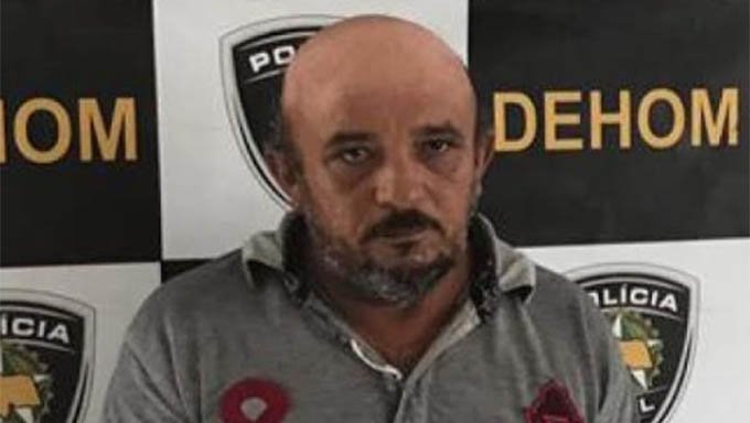   Chico Maozinha e o comparsa Mazinho mataram o marceneiro Rai, que morava vizinho a sua casa, por não aceitar que estes soltasse fogos de artifício perto das casas deles