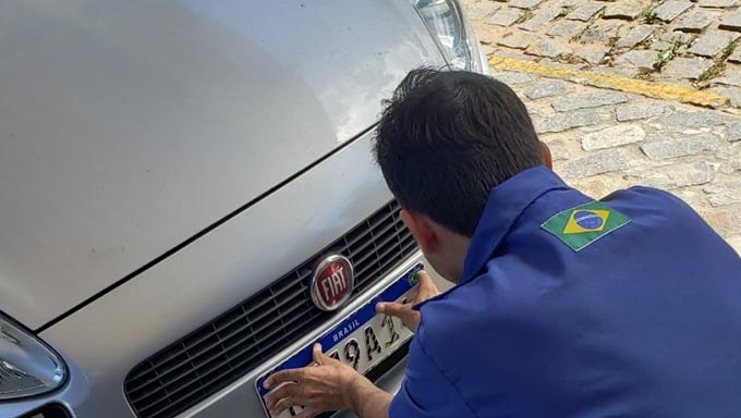 Imagem 1 -  O novo modelo de placas traz maior segurança contra a clonagem e adulteração