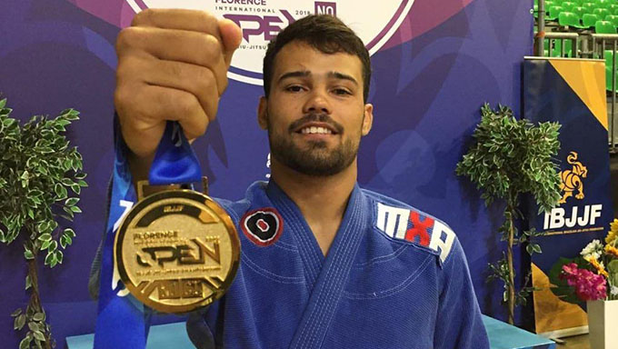 Imagem 1 -  Mossoroense de nascimento Matheus Gadelha passou por mais de 40 cidades, em 18 países da Ásia e Europa, lutando Jiu Jitsu. “Passei dificuldade, mas me sinto vitorioso”, diz atleta que ganhador de 8 medalhas durante sua aventura em territórios desconhecidos