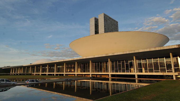   Um novo Senado Federal começou a funcionar nesta sexta-feira (1), a partir das 15h, com a posse de 54 parlamentares