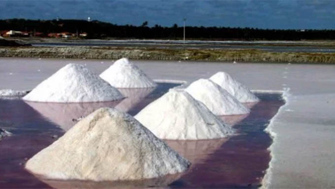   Atividade salineira no RN, que emprega milhares de Potiguares, ameaçadas por ações do MPF contra 18 salinas alegando degradação ambiental que os salineiros negam que aconteça