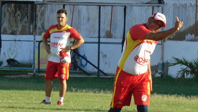   O técnico Emaneol Sacramento deu continuidade dos trabalhos 