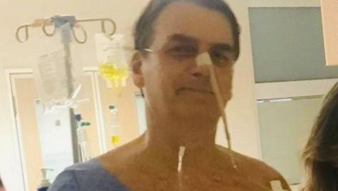   O presidente Jair Bolsonaro teve febre na noite desta quarta-feira e, após ser submetido a exames, apresentou quadro compatível com pneumonia