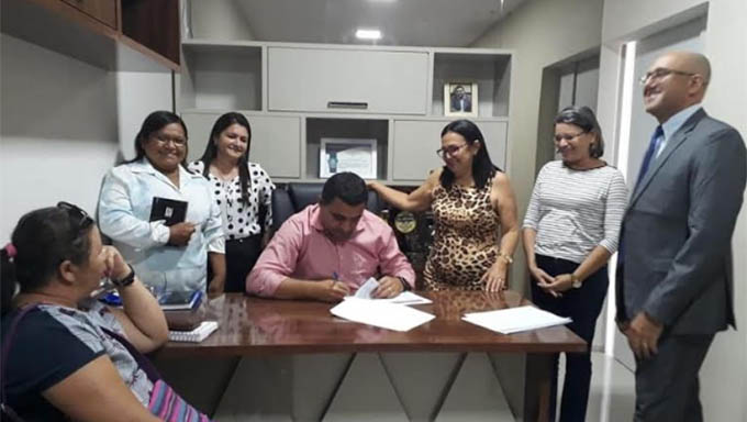   Prefeito Naldinho, de Tibau, fechou acordo com sindicato dos servidores para pagar uma dívida deixada por gestores do passado de R$ 1 milhão, em parcelas de R$ 40 mil/mês, aos servidores do município