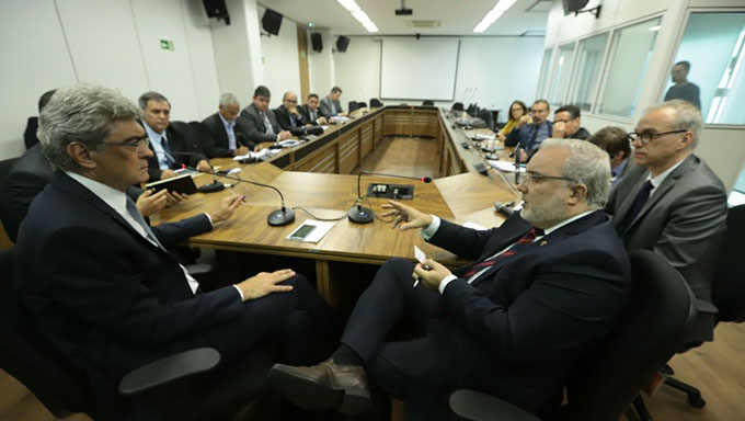   O senador Jean Paul Prates (PT-RN) e os reitores das instituições de ensino superior do estado