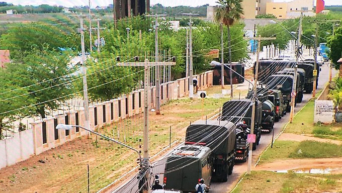   Oitocentos militares do Exército brasileiro realizam nesta quarta-feira (13) uma operação de segurança para a transferência de detentos para a Penitenciária Federal de Mossoró, na região Oeste potiguar