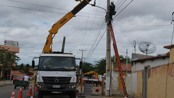   A Cosern comunica que, para realizar serviços de melhoria na rede elétrica, será necessário interromper temporariamente o fornecimento de energia elétrica em duas ruas do Centro, neste domingo (17), das 12h às 17h