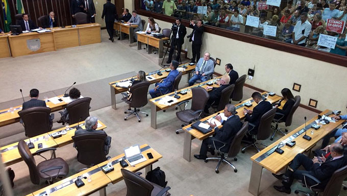   Deputados estaduais do Rio Grande do Norte aprovaram em regime de urgência dois projetos de lei para garantir a antecipação de royalties 