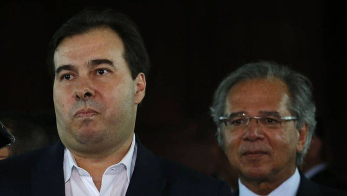   O presidente da Câmara dos Deputados, Rodrigo Maia (DEM-RJ), ligou na manhã desta quinta-feira para o ministro da Economia, Paulo Guedes