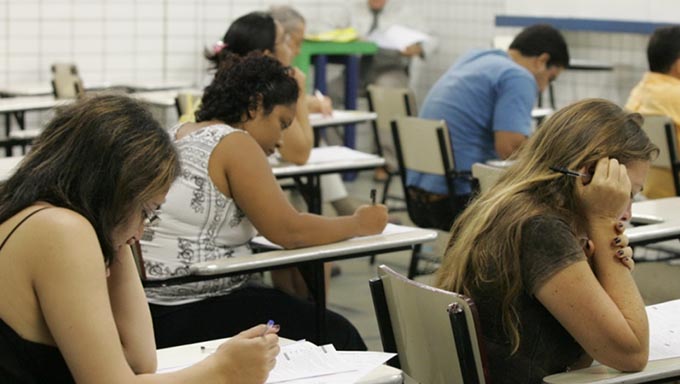   Foi publicado nesta quinta-feira (14) edital de concurso público para preenchimento de 71 vagas em cargos efetivos de nível fundamental, médio e superior para a Prefeitura Municipal de Jiioca de Jericoacoara