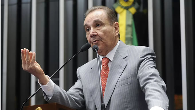   O ministro Luís Roberto Barroso, do Supremo Tribunal Federal (STF), enviou para a primeira instância uma ação penal por corrupção passiva e lavagem de dinheiro em que é réu o ex-senador Agripino Maia, do Democratas