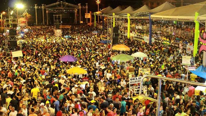   O Carnaval de Apodi 2019 tem início no dia 1º de março com festa em praça pública. Nos demais dias, a festa acontecerá em dois momentos: no tradicional arrastão do mela-mela no final da tarde e a festa na Arena da Folia, a partir das 23h
