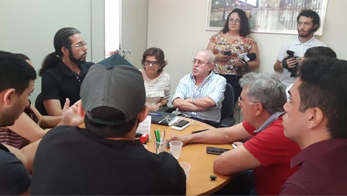 Imagem 1 -  Os estagiários tiveram seus contratos rompidos no final do ano passado sem aviso prévio e gerou controvérsia e prejuízos para as pessoas