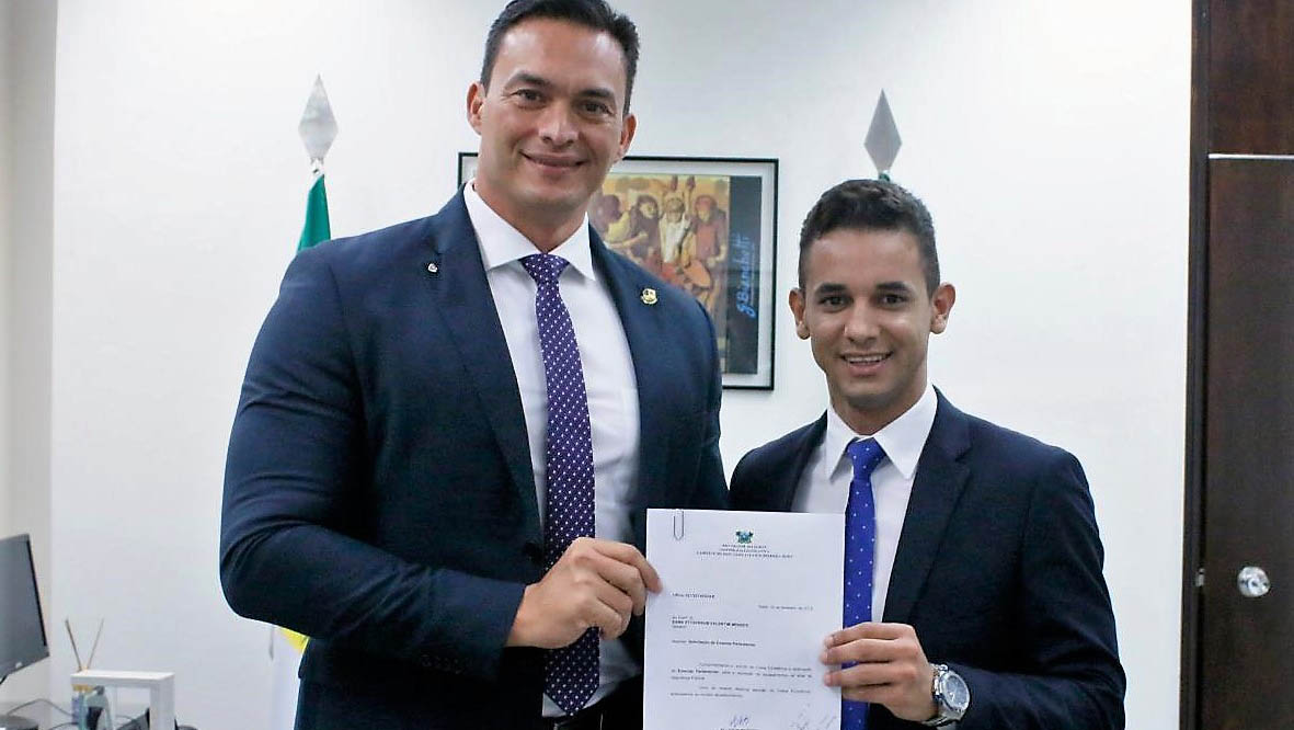   Deputado estadual Allyson Bezerra entrega ofício ao senador Styvenson Valentin solicitando recursos para saúde e segurança no Rio Grande do Norte