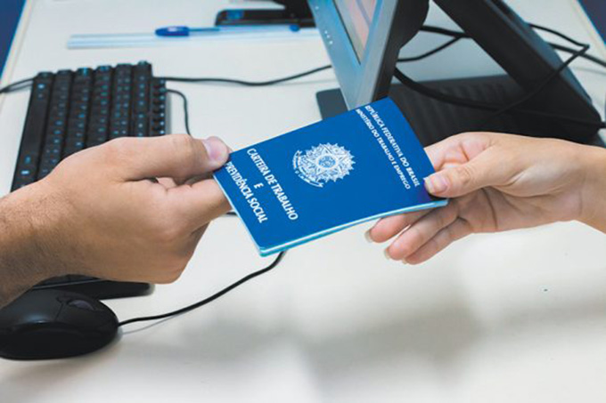 Imagem 1 -  O desemprego, medido pela Pesquisa Nacional por Amostra de Domicílios (Pnad), caiu em 18 das 27 unidades da federação de 2017 para 2018