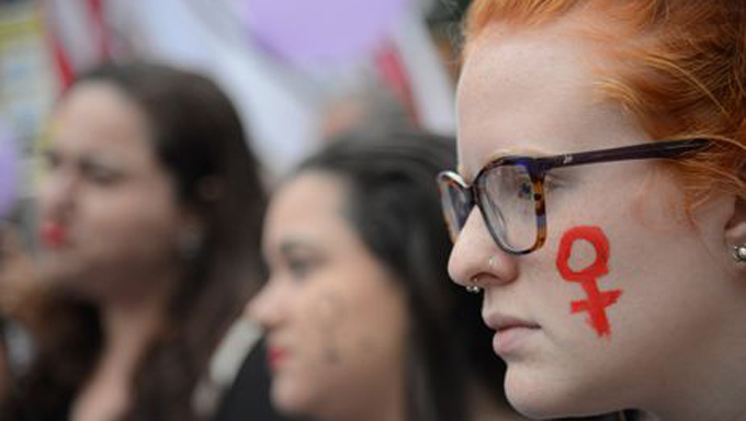   Mulheres realizaram protesto contra a violência doméstica.