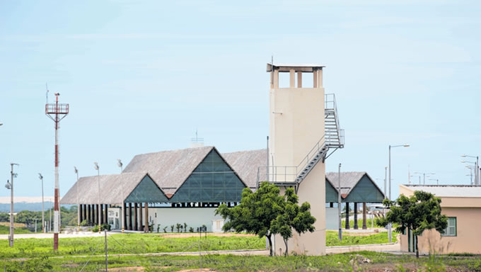 Imagem 1 -  Aeroporto Regional de Aracati - Dragão do Mar, que será renomeado para Aeroporto de Canoa Quebrada, recebeu no fim de semana o primeiro dos três voos regulares semanais na outra ponta do litoral cearense
