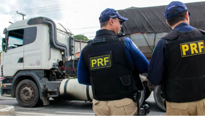 Imagem 1 -  A Polícia Rodoviária Federal (PRF) oficializou, por meio de publicação em diário oficial, nesta sexta-feira (1°), a retomada do seu concurso público para 500 vagas de policial rodoviário, suspenso desde a última semana