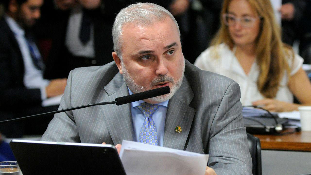   “O Brasil precisa ampliar a universalização do serviço de telecomunicações, principalmente de banda larga", diz Jean Paul Prates.
