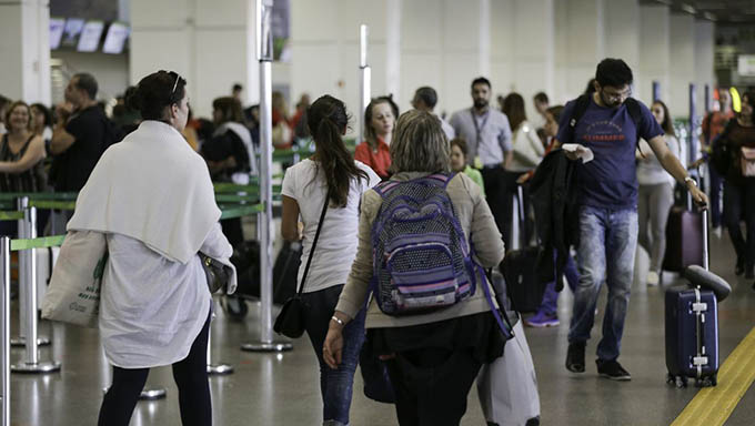   Os 12 aeroportos localizados em três regiões do País recebem 19,6 milhões de passageiros por ano