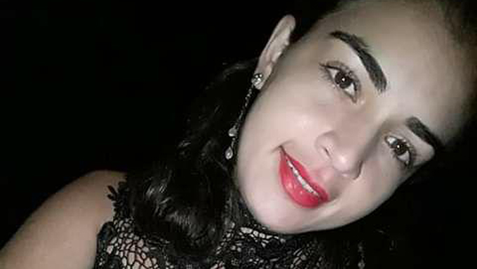 Imagem 1 -  Jovem é encontrada morta dentro de casa, na Serra do Mel.  O corpo de Hinara Myllena Fernandes, de 20 anos, foi encontrado por vizinhos. O Itep foi acionado ao local e após remoção do corpo para exames, ficou determinado que a vítima foi morta por estrangulamento.