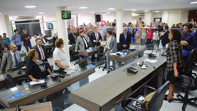   3 vereadores que aprovaram, na manhã desta terça-feira, 2, o Projeto de Lei 38/2019, aumentando o salário dos professores abaixo do que recomenda o Ministério da Educação