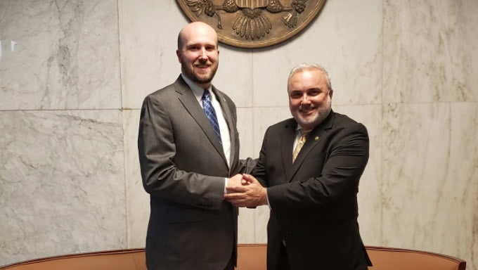   . Popp esteve reunido com o senador Jean Paul Prates (PT-RN), na sede da embaixada, em Brasília