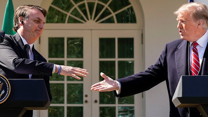   Após encontro com o presidente dos Estados Unidos, Donald Trump, o presidente Jair Bolsonaro participou de entrevista coletiva e e não descartou a possibilidade de apoiar uma intervenção militar na Venezuela