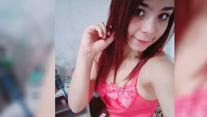   O corpo da adolescente foi amarrado com arame, enrolado em um lençol e jogado às margens da BR-406. 
