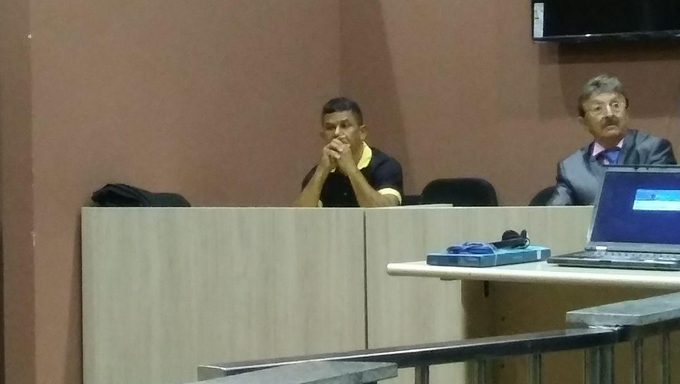  Zé das Frutas teria matado Raimundo Inácio, com quatro tiros a queima roupa, porque este teria namorado sua ex mulher