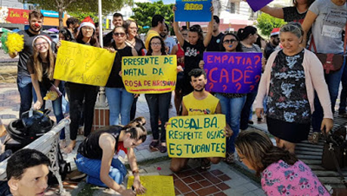   Estagiários encorajam a população de Mossoró a lutar contra os desmandos dos governantes.