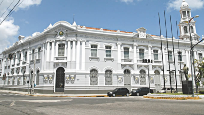   O Governo do Estado está analisando o quadro de funcionário da Secretaria da Fazenda (Sefaz) e poderá lançar um edital para auditores até o fim deste ano. A perspectiva foi confirmada pela Sefaz e pelo Sindicato dos Fazendários do Ceará (Sintaf)