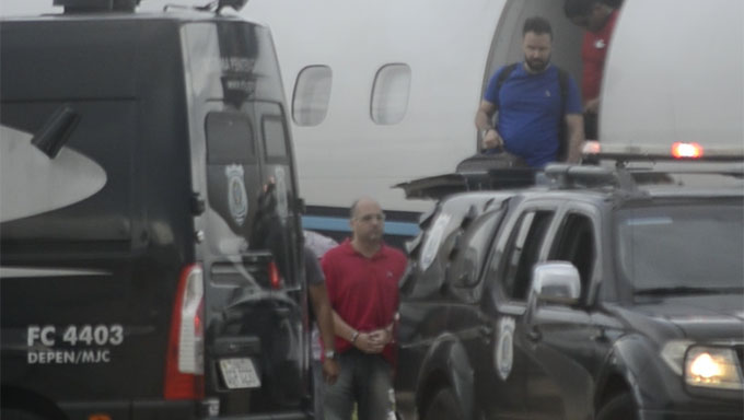   Major Ronald Pereira desembarga num voo da Azul no Aeroporto Dix Sept Rosado e segue direto, sob forte esquema de segurança, para o Presídio Federal