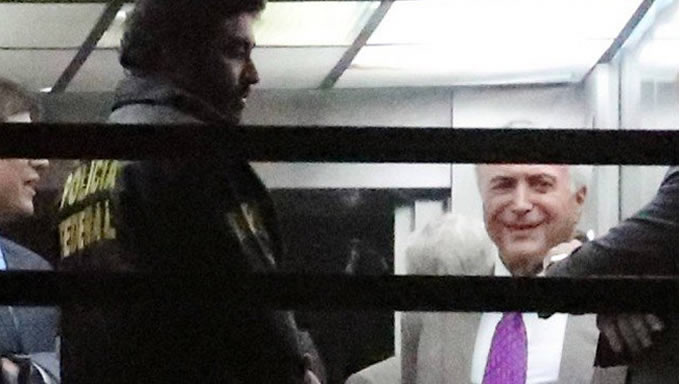   O ex-presidente Michel Temer deixou a Superintendência da Polícia Federal no Rio, no início da noite desta segunda-feira, às 18h42. O desembargador Antonio Ivan Athié, do Tribunal Regional Federal da 2ª Região (TRF-2), decidiu nesta segunda-feira soltar Temer