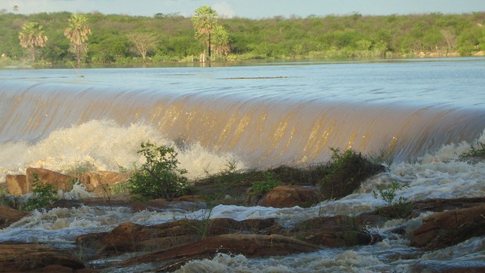  As chuvas dos primeiros meses deste ano ajudaram os reservatórios do RN a acumular o dobro do volume do ano passado. O açude do Pataxó, em Ipanguaçu, é um dos mais cheios e começou a sangrar na semana passada.