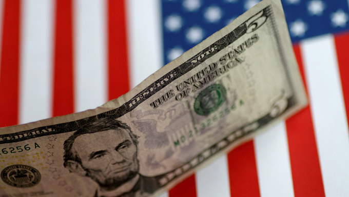   Na quarta-feira (27) o dólar fechou em forte alta subindo 2,27%, a R$ 3,9548. Foi o maior patamar de fechamento desde 1º de outubro.