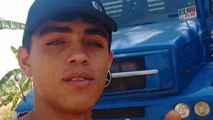   Curió, como é mais conhecido Éricles Alexandre, de 22 anos, trabalhava transportando frutas num caminhão para abastecer os mercados da região.