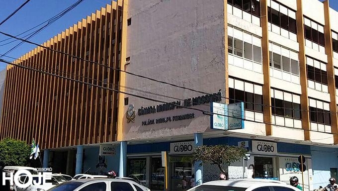   No dia 1º de março, véspera do início do carnaval, a Câmara Municipal de Mossoró publicou no Jornal Oficial de Mossoró (JOM) o aviso de licitação na modalidade tomada de preço com prazo de 30 dias para a concorrência