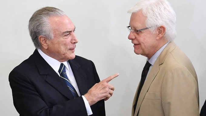   O Ministério Público Federal (MPF) informou, durante entrevista coletiva nesta sexta-feira, que o ex-presidente Michel Temer tentou falar com o ex-ministro Moreira Franco na madrugada do dia em que foram presos na Operação DEscontaminação