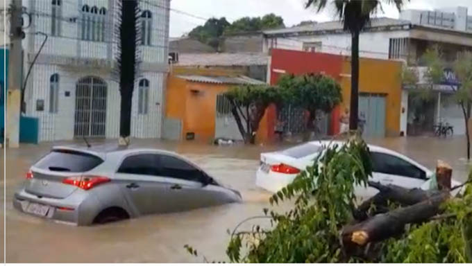 Chuva de apenas 70mm deixa centenas de casas e lojas alagadas em Mossoró-RN