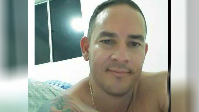 Imagem 1 -  Pistoleiro pede uma cerveja, 2 espetinhos, aguarda 40 minutos e mata o dono do bar. Verton Maropo, conhecido por Junior (FOTO), foi morto com tiros de pistola dentro do Bar que estava abrindo no Abolição IV, em Mossoró-RN