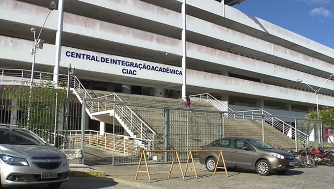   Após ouvir os tiros houve uma correria e alguns estudantes ficaram feridos. As atividades no campus foram suspensas nesta segunda.