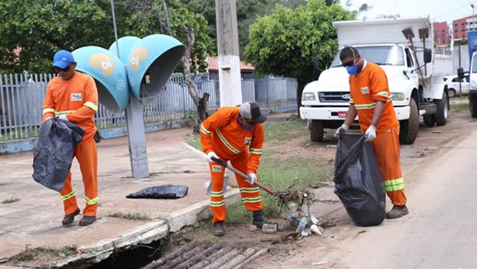   Somente no último sábado (30), a Defesa Civil Municipal de Mossoró recebeu 16 chamadas de inundação e três chamadas para queda de árvore. Na maioria desses pontos de alagamento, o serviço de limpeza urbana encontrou lixo descartado de maneira irregular