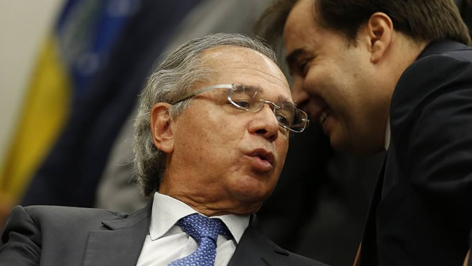 Imagem 1 -  O nervosismo no mercado depois do bate-boca entre o ministro da Economia, Paulo Guedes, e deputados da oposição na CCJC (Comissão de Constituição e Justiça e de Cidadania) fez com que o Ibovespa perdesse 2 mil pontos em duas horas