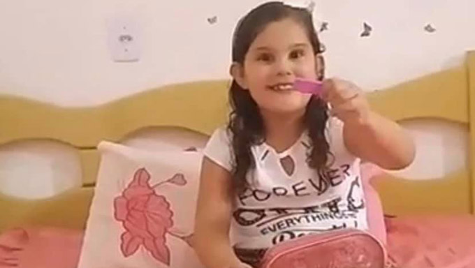 Imagem 1 -  Brunninha, de 7 anos, vinha sendo mantida viva com a ajuda de aparelhos.