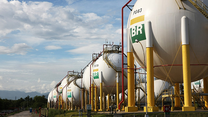   O preço final, nas bombas de combustíveis, pode variar de estado para estado.