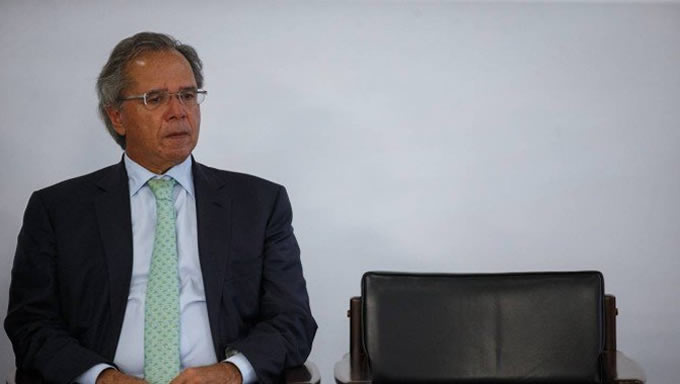   Depois da audiência tumultuada na Comissão de Constituição e Justiça (CCJ), na quarta-feira, 3, que terminou com trocas de ofensas e empurra-empurra, o ministro da Economia, Paulo Guedes, avalia que, ao reagir às provocações de parlamentares, deu holofote desnecessário à oposição
