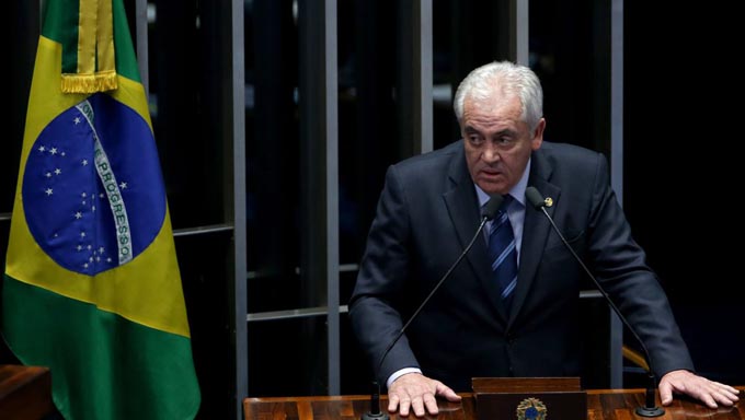   Os senadores dizem que também querem ouvir o secretário de Previdência e Trabalho, Rogério Marinho.