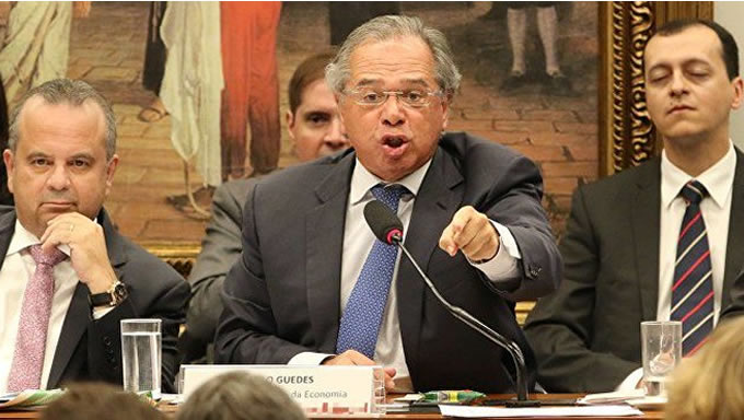   O ministro da Economia, Paulo Guedes, disse nesta terça-feira (9) que o governo pretende reduzir pela metade o preço do gás de cozinha no país em dois anos. De acordo com o ministro, para conseguir essa redução, é preciso quebrar o monopólio do refino e da distribuição